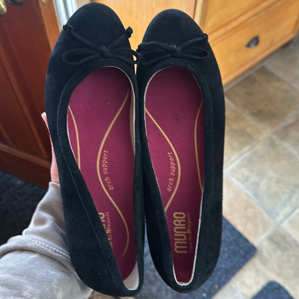 Munro women’s flats size 10M, brand new in replacement box